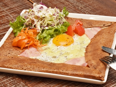 【テイクアウト特集】特注そば粉を使用した本格ガレットが自慢！豊かな自然を眺めながら食事ができる癒しのカフェ（滋賀　守山　ガレット＆カフェ クランプーズ）｜ガレット&カフェ クランプーズ