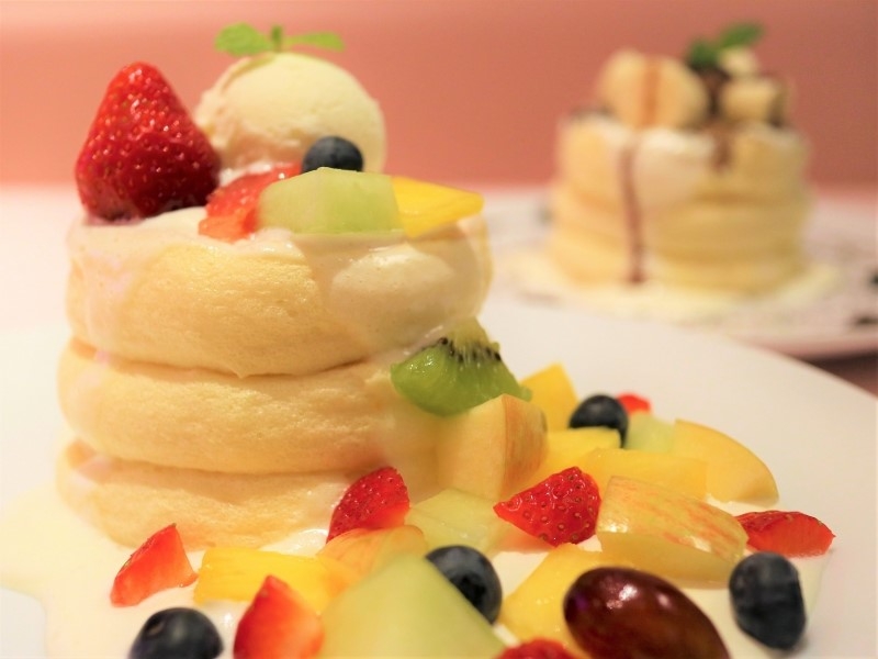 スイーツ好きの声を集めて作ったフワもち食感の「パンケーキ」パステルカラーの店内で味わう絶品スイーツ(大阪 長堀橋 042610 オシニムチュウ)