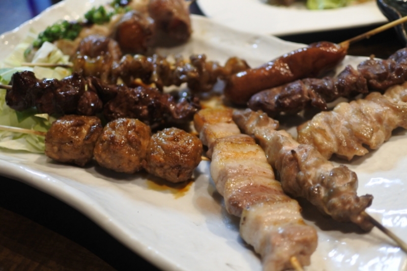 毎日手打ちする「炭火焼鳥」はジューシーで食べ応え十分!新鮮な魚料理も自慢の個室居酒屋(福岡市 大橋 串と魚 個室ダイニング土竜)