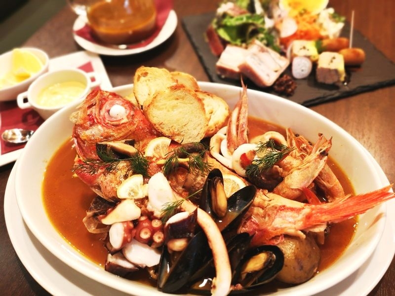 魚介と旬野菜の旨味がたっぷり!ボリューム満点の「ブイヤベース」フランスの味をカジュアルに楽しめるビストロ(大阪 西区 Bistro Bonapp ビストロボナップ)