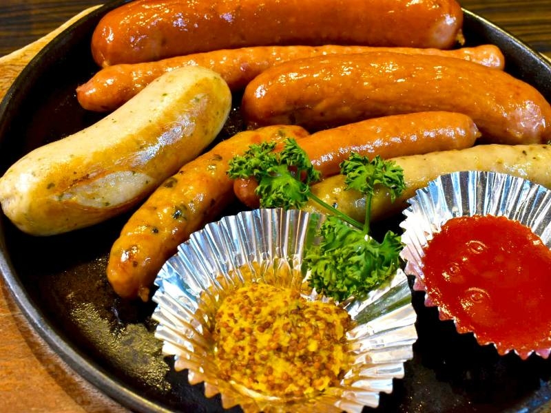 【東京都 千代田区 御茶ノ水 ビアホール】ビールと熱々のソーセージは最高の組み合わせ!60種類のビールが楽しめるレトロなビアホール 【東京都 千代田区 御茶ノ水 ビアホール】ビールと熱々のソーセージは最高の組み合わせ!60種類のビールが楽しめるレトロなビアホール|サッポロ SORACHI 1984
