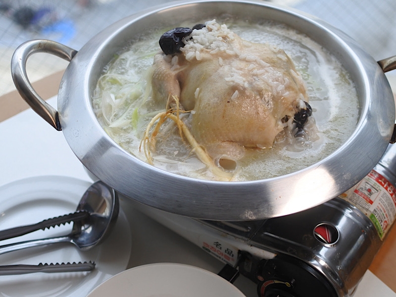 7階のナム 飲み干すおいしさ 柔らかな鶏の風味が絶妙な サムゲタン 韓国人オーナーシェフが腕を振るう本格韓国料理 福岡 薬院 7階のナム レポハピ