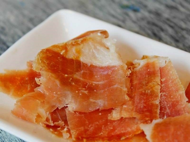 芳醇な香りと凝縮した肉の味!原木切り出しのスペイン産「ハモンセラーノ」ゆっくり会話を楽しめるカウンター居酒屋(東京 板橋区 酒の◯ Tiger さけのわ たいがー)