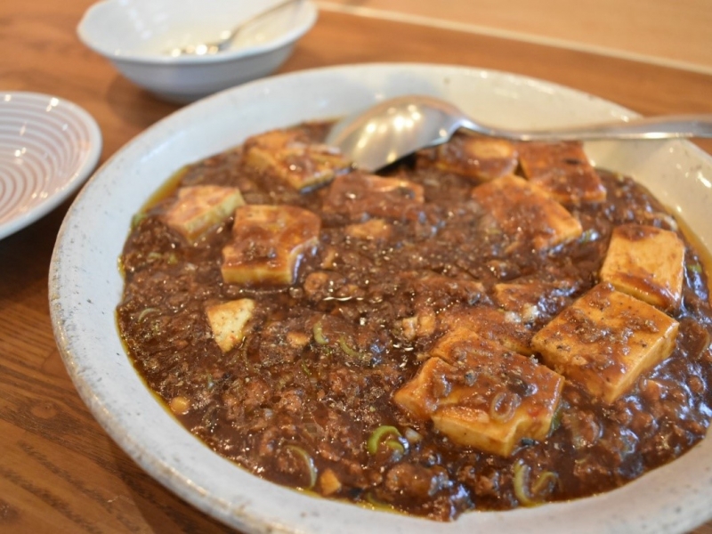 和食を極めた店主自慢の中華料理「山椒の効いた四川風麻婆豆腐」旬の食材を活かした創作料理とお酒を楽しむひととき(東京 飯田橋 さくら本店)