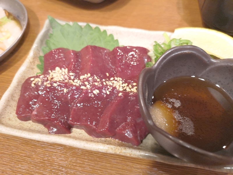 創業以来変わらない味!売り切れご免の名物「炙りレバー」新鮮素材の炭火串焼きも自慢のアットホーム居酒屋(大阪 鶴橋 串八珍)