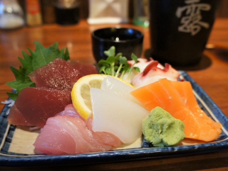 新鮮で肉厚なお刺身を堪能!「刺身5点盛り」コスパ抜群の「断腸の思いコース」が人気の鮮魚酒場(沖縄 浦添 焼きの大関 浦添本舗)