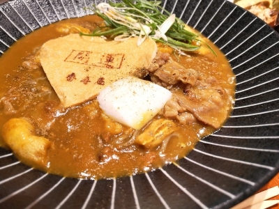 うどんとそばが合体した特製麺に麦とろろご飯も潜む「カレーうそ」温かいもてなしが待つ十割蕎麦店(大阪 西区 十割蕎麦 香寿庵 新町砂場店)