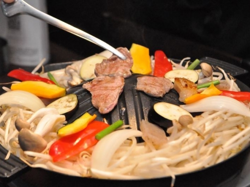 野菜たっぷりやわらか「ジンギスカン」が一番人気! 羊肉の旨味と魅力を楽しめる生ラム肉専門店(広島市 中区 生ラム肉専門店 らむ屋 広島店)