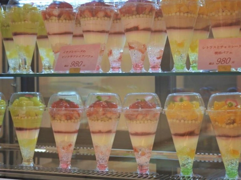 ビジュエルパフェ 話題沸騰 食べる宝石パフェ 宝石店直営のパフェ専門店でラグジュアリーなひとときに酔いしれる 広島市 南区 ビジュエルパフェ レポハピ