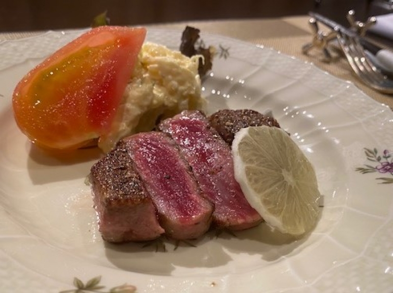 柔らかでジューシーな「黒毛和牛のステーキ」は特製しょうゆで。職人こだわりのコース料理が楽しめる洋風懐石の老舗(京都市 左京区 ぐりる金星) 柔らかでジューシーな「黒毛和牛のステーキ」は特製しょうゆで。職人こだわりのコース料理が楽しめる洋風懐石の老舗(京都市 左京区 ぐりる金星)|ぐりる金星