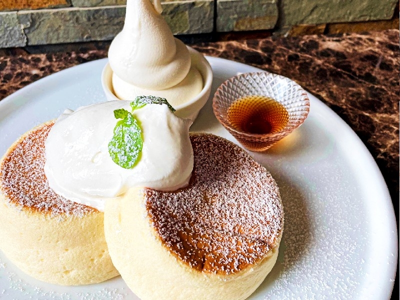 お皿の上でふるふる揺れる!「panel cafeのふわしゅわパンケーキ」スイーツから食事系まで豊富なメニューがそろうリラックスカフェ(愛知県 刈谷市 panel cafe 刈谷店)