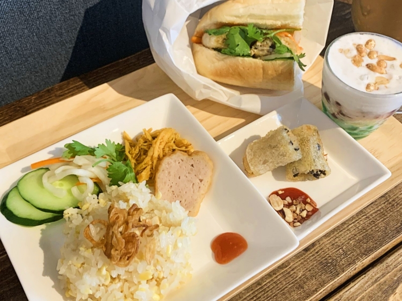 野菜たっぷりのバインミー、緑豆おこわとプルドチキンが楽しめる平日限定ランチ「ハーフ&ハーフセット」こだわりのベトナムカフェ飯を召しあがれ!(名古屋市 中区 ベトナムカフェバオバオ)