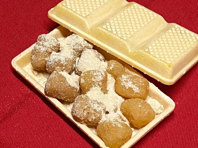 透き通る味わいと絶妙な弾力！パリパリのモナカに入ったおいしいエコ「元祖博多わらび餅」75年以上続く自転車屋台（福岡市 南区　博多一番太鼓）