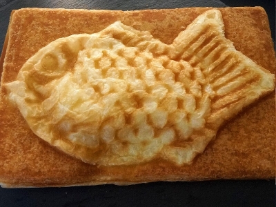 クロワッサンなの？鯛焼きなの？正体判明！！ ローソン「クロワッサンたい焼き」を初体験｜コンビニトピック