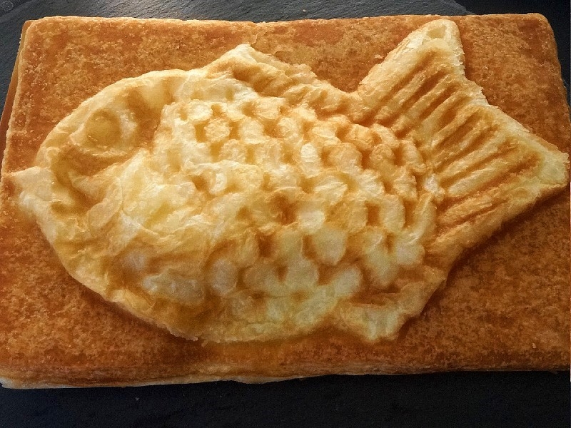 クロワッサンなの?鯛焼きなの?正体判明!! ローソン「クロワッサンたい焼き」を初体験 クロワッサンなの?鯛焼きなの?正体判明!! ローソン「クロワッサンたい焼き」を初体験|コンビニトピック