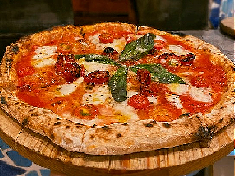 CASATIELLO - シンプルな味付けで食材と生地の旨みを堪能！「ソレン