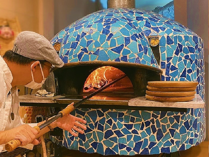 シンプルな味付けで食材と生地の旨みを堪能！「ソレンティーナ」薪窯で焼く本格ナポリピッツァと世界一のピザ回しパフォーマンスが楽しめるピッツェリア（大阪市 生野区　CASATIELLO カサディエッロ」｜CASATIELLO-007