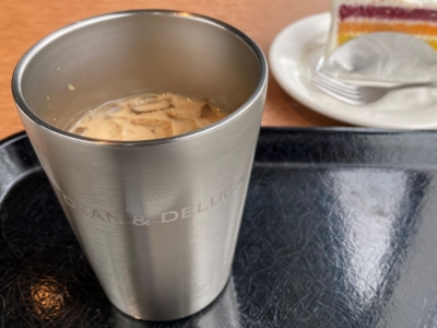 暑い日の塩分補給にもぴったり！DEAN & DELUCAの「塩キャラメルラテ」が美味しすぎた♪｜スイーツファン通信