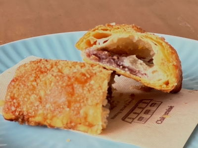 絶品♪バター香るパイに包まれたあんこもち。あんこ好き必食のシャトレーゼ「北海道産あんこもちパイ」｜スイーツファン通信