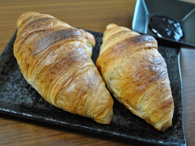 おうちで手軽に焼きたてパン♪カルディで見つけたリッチテイストな冷凍クロワッサン「オスカーモンド クロワッサン」｜スイーツファン通信