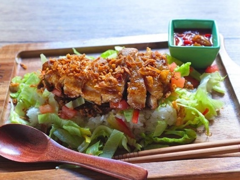 ジューシーな照り焼きチキンがドン!人気の「テリチキタコライス」沖縄の食材を使用した創作料理を気軽に楽しめる居酒屋(大阪市 都島区 NaChura ナチュラ)