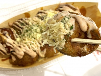 表面カリッ＆中とろとろの美味しさ！ 築地銀だこの気になるトッピング「チーズ明太子」を食べてみた｜グルメニュース 