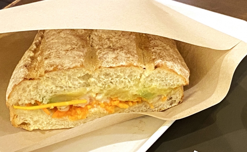 リベイクでさらに美味しく！サンマルクカフェのホットサンド「トリュフ香るエビアボカド」を実食｜グルメニュース 