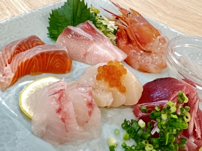 【千葉県 船橋市　鮮魚・日本酒・鉄板×酒場 あそび】店主自ら市場で目利き！ 鮮度抜群「刺身の盛り合わせ」地元食材にこだわった季節の料理を味わえる和食居酒屋