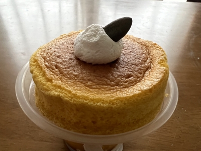 ファミリーマートの大人気スイーツ「スフレプリン」に秋限定のかぼちゃが登場！｜スイーツファン通信