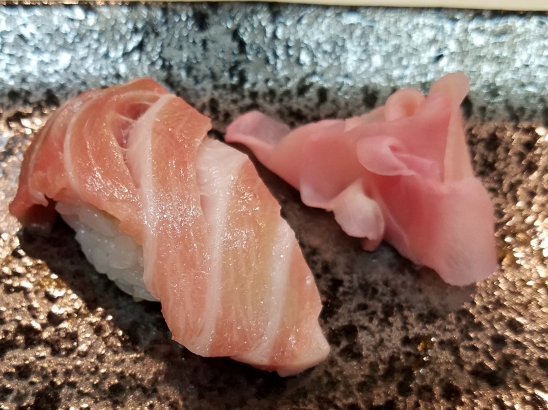 旬の魚介を確かな目利きで厳選! 素材そのもの味を活かす職人技が光る老舗の江戸前寿司店(神戸市 灘区 花板)