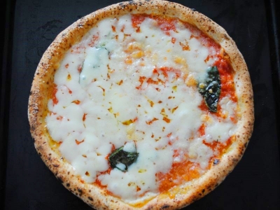 “おうちでお手軽に”が嬉しい！セブンプレミアムゴールドのリッチテイストな冷凍ピザ「金のマルゲリータ」