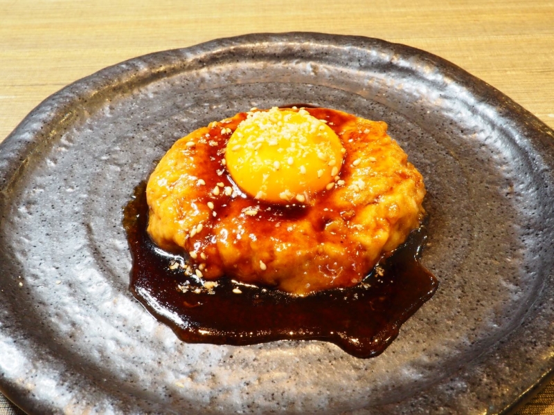 サッポロ SORACHI 1984 【宮城県 気仙沼市 和醸酒一杯屋梟】稲藁で炙る「カツオの藁焼き造り」は店主自慢の一品! 気仙沼の新鮮な食材を使ったこだわりのメニューを楽しめる“ミシュランガイド宮城2017版”掲載の人気居酒屋|サッポロ SORACHI 1984-005