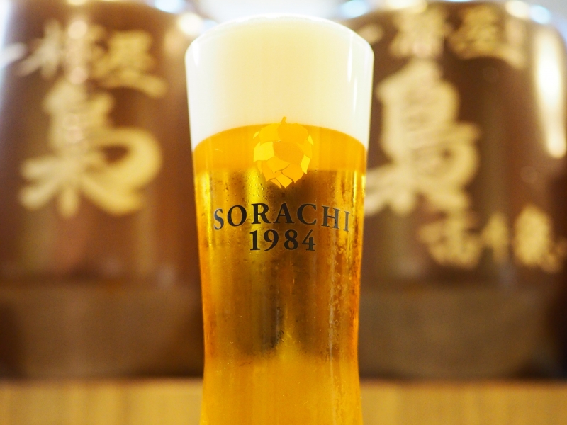 サッポロ SORACHI 1984 【宮城県 気仙沼市 和醸酒一杯屋梟】稲藁で炙る「カツオの藁焼き造り」は店主自慢の一品! 気仙沼の新鮮な食材を使ったこだわりのメニューを楽しめる“ミシュランガイド宮城2017版”掲載の人気居酒屋|サッポロ SORACHI 1984-007