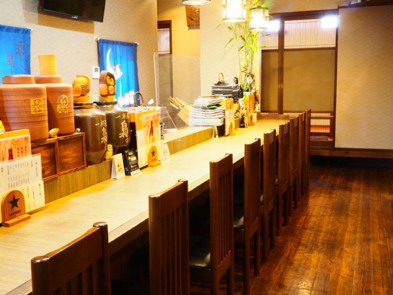 サッポロ SORACHI 1984 【宮城県 気仙沼市 和醸酒一杯屋梟】稲藁で炙る「カツオの藁焼き造り」は店主自慢の一品! 気仙沼の新鮮な食材を使ったこだわりのメニューを楽しめる“ミシュランガイド宮城2017版”掲載の人気居酒屋|サッポロ SORACHI 1984-010