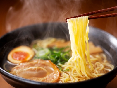 【6Choice】王道の醤油ラーメン、濃厚味噌ラーメン、スープが決め手の塩ラーメン、とんこつラーメン、横浜家系から、つけ麺、博多ラーメンまで！東京でスタッフおすすめの美味いラーメン｜グルメニュース 