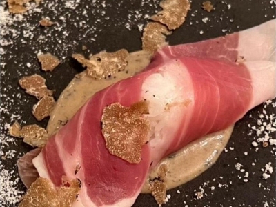 旬の上質な食材をふんだんに使ったシェフ渾身の極上コース料理が人気。海の中を思わせるティファニーブルーが印象的なイタリアンレストラン（大阪市 中央区　il sospiro del Mare／イルソスピーロデルマーレ）｜il sospiro del Mare（イルソスピーロデルマーレ）