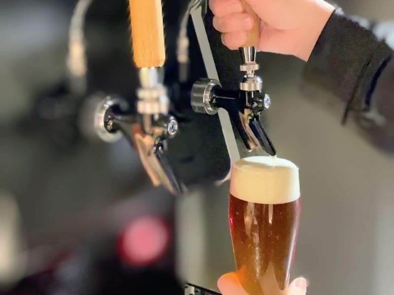 昼飲みOK！京都のクラフトビールがバリエーション豊富に楽しめるビアバーで最高のひとときを （京都市 東山区　Beer Bar KURENAI／ビールバークレナイ）｜Beer Bar KURENAI-003