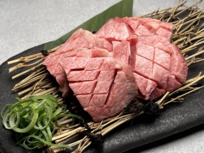 脂のり抜群！やわらかでジューシーな「極上厚切り牛タン」上質なお肉をリーズナブルに楽しめる和牛卸直営の焼肉店（大阪府 池田市　焼肉壱番 太平樂 池田店）｜焼肉壱番　太平樂　池田本店