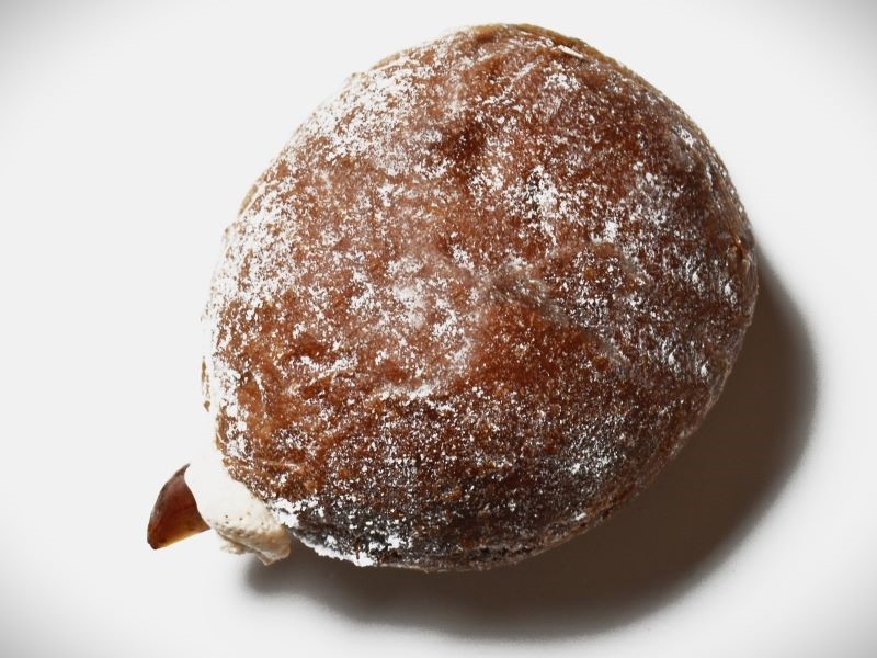 ショコラ生地の中に栗ペーストとココアパウダー入りの生クリームがたっぷり！お客様の声から生まれた「ショコラマロンドーナツ」2号店「.donut factory（ドットドーナツファクトリー）」限定の「フルーツを使ったクリームドーナツ」もご紹介｜.donut（ドットドーナツ）-002