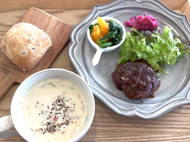 産地にこだわった旬の食材を使用！店主おすすめ「チャウダーランチ」フルーツたっぷりのおしゃれなケーキも人気のスイーツ＆カフェ（大阪市 中央区　patisserie &amp; cafe sweet&#039;s canon／スィーティーズ カノン）｜patisserie &amp; cafe canon