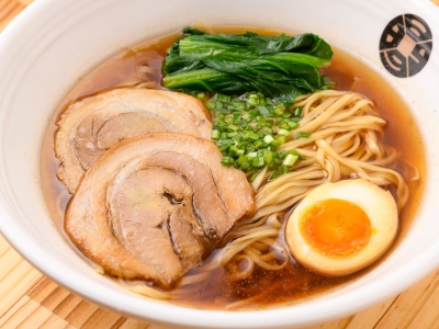〆はこれで決まり！国産小麦の自家製麺を使用した「自家製醤油ラーメン」本格的な揚州料理をリーズナブルに味わえる中華料理店（大阪 中央区　中華料理8998／ハチキュウキュウハチ）｜中華料理8998