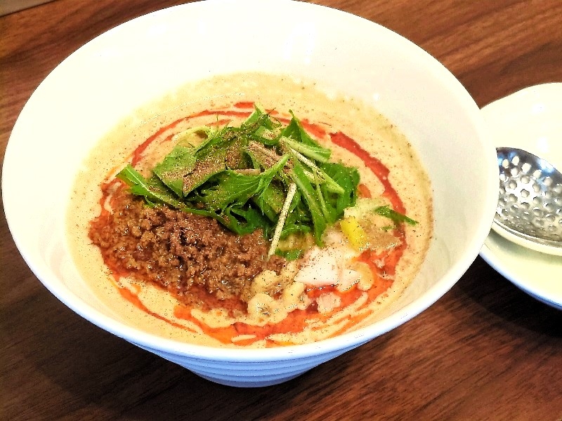 ごまの香りが食欲をそそる!自家製ラー油で丁寧に作る「担々麺」お酒に合う一品料理も充実の民泊もできるダイニングバー(大阪市 中央区 Mr.R/ミスターアール) ごまの香りが食欲をそそる!自家製ラー油で丁寧に作る「担々麺」お酒に合う一品料理も充実の民泊もできるダイニングバー(大阪市 中央区 Mr.R/ミスターアール)|Mr.R (ミスターアール)