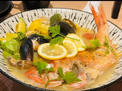 天満市場から直接仕入れる鮮魚を使用！華やかな「カルパッチョ」和と洋が融合したメニューが魅力のアットホームな海鮮バル（大阪市 北区　天満海鮮JIN+／ジンプラス）｜天満海鮮JIN+