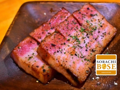 【福岡市 早良区　麦酒と燻製3（ビールトクンセイサン）】お酒のお供にピッタリ！店内でじっくり燻製した「厚切りベーコン」バリエーション豊富な自家製の燻製料理とビールが自慢のビアバー