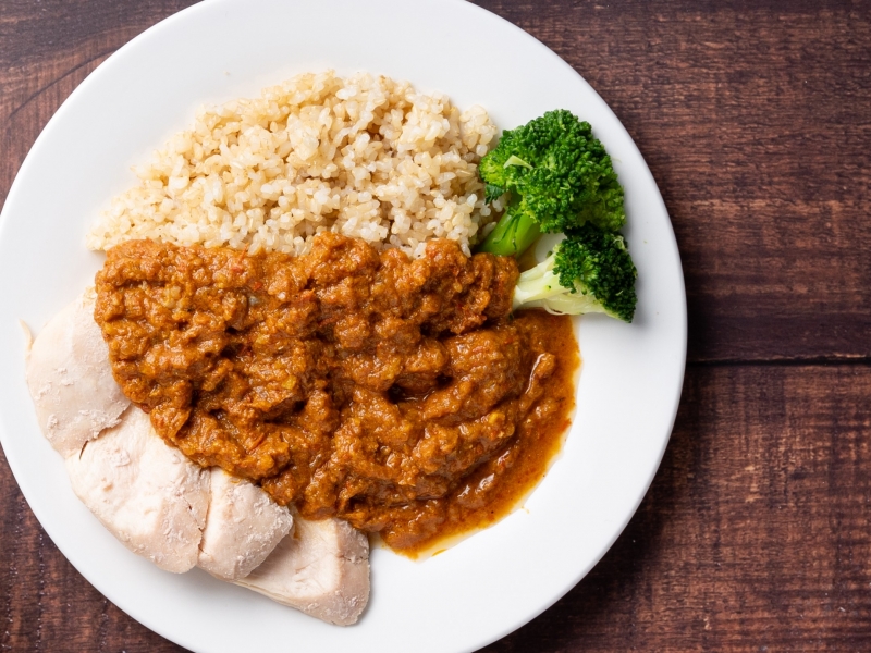 ダイエット中の方にもおすすめ!高タンパク低カロリーでヘルシーな「チキンのスパイスカレー」美味しく食べながら理想の体づくりが健康的に目指せるカフェ(大阪市 北区 Cherish Life/チェリッシュライフ) ダイエット中の方にもおすすめ!高タンパク低カロリーでヘルシーな「チキンのスパイスカレー」美味しく食べながら理想の体づくりが健康的に目指せるカフェ(大阪市 北区 Cherish Life/チェリッシュライフ)|Cherish Life(チェリッシュライフ)