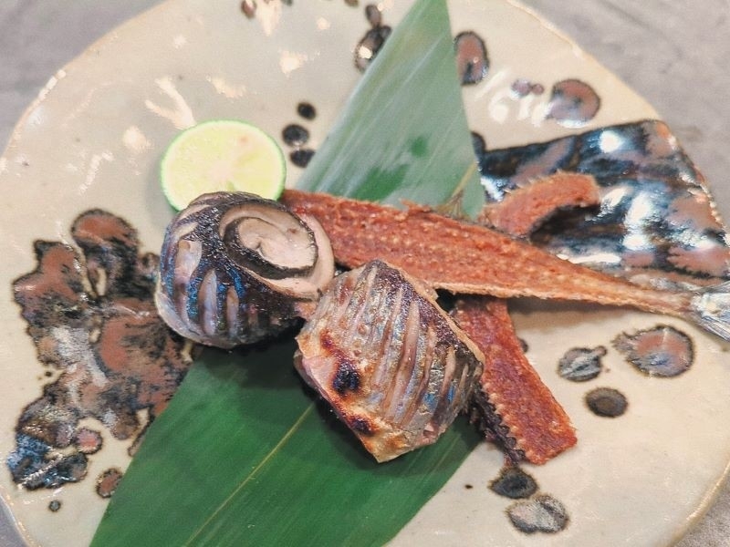 脂がたっぷりのった旬の味!濃厚な身とパリパリの骨チップスの両方を楽しめる「秋刀魚の塩焼き」土佐の備長炭で焼き上げる極上の焼き魚が自慢の和食居酒屋(大阪市 淀川区 季節料理ゆうすずみ) 脂がたっぷりのった旬の味!濃厚な身とパリパリの骨チップスの両方を楽しめる「秋刀魚の塩焼き」土佐の備長炭で焼き上げる極上の焼き魚が自慢の和食居酒屋(大阪市 淀川区 季節料理ゆうすずみ)|季節料理ゆうすずみ