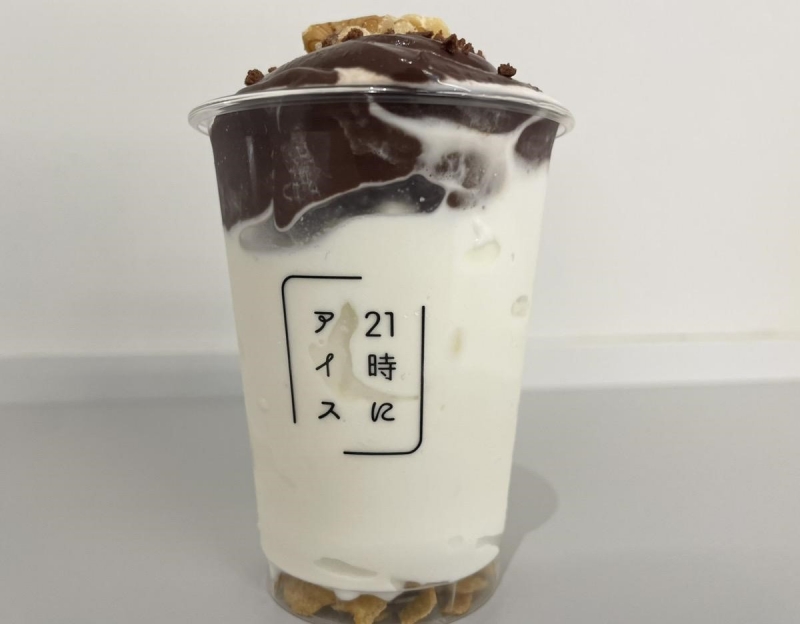 夜に味わう至福の大人スイーツ! 夜アイス専門店 21時にアイスの「濃厚生チョコ」を実食レビュー! 創業以来の一番人気メニューを堪能 夜に味わう至福の大人スイーツ! 夜アイス専門店 21時にアイスの「濃厚生チョコ」を実食レビュー! 創業以来の一番人気メニューを堪能|スイーツファン通信
