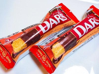 フワフワしっとり！ 片手でほおばれる手軽さが魅力！ 森永「HandySweets」シリーズの新作「ダースバウム」が登場♪｜おかし好きライター