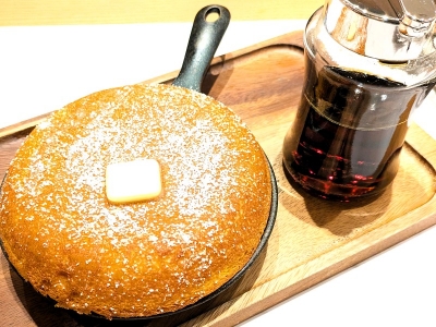しっとりふわふわ！卵とハチミツがたっぷり入った厚焼きの「たまごパンケーキ」ゆったり過ごせるサロンのようなオムライス専門カフェ「サロン卵と私」に行ってみた♪｜スイーツファン通信