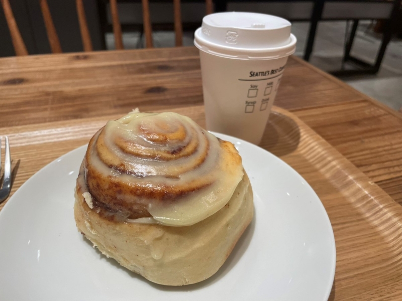 シナモンロール好きにはたまらない! シナボン「シナボンクラシック」を実食レビュー! 特注シナモンと濃厚クリームチーズの至福の一品 シナモンロール好きにはたまらない! シナボン「シナボンクラシック」を実食レビュー! 特注シナモンと濃厚クリームチーズの至福の一品|スイーツファン通信